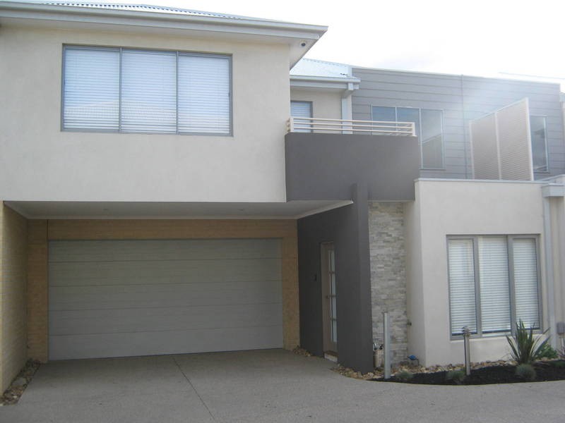 10/12 Unit 8 Kooyong Way, Caroline Springs VIC 3023