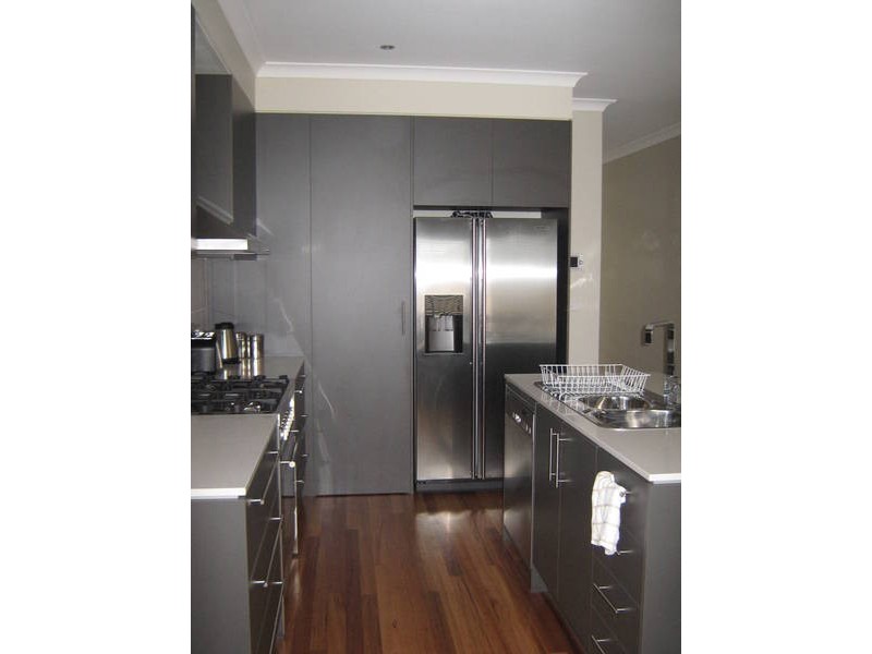 10/12 Unit 8 Kooyong Way, Caroline Springs VIC 3023