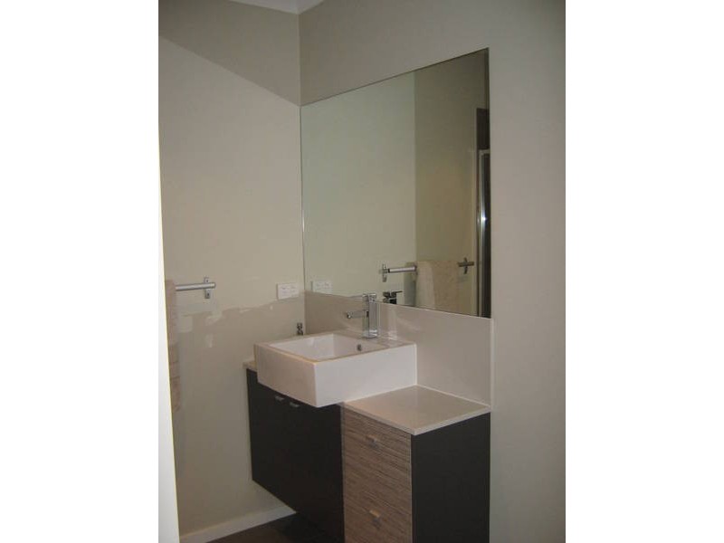 10/12 Unit 8 Kooyong Way, Caroline Springs VIC 3023