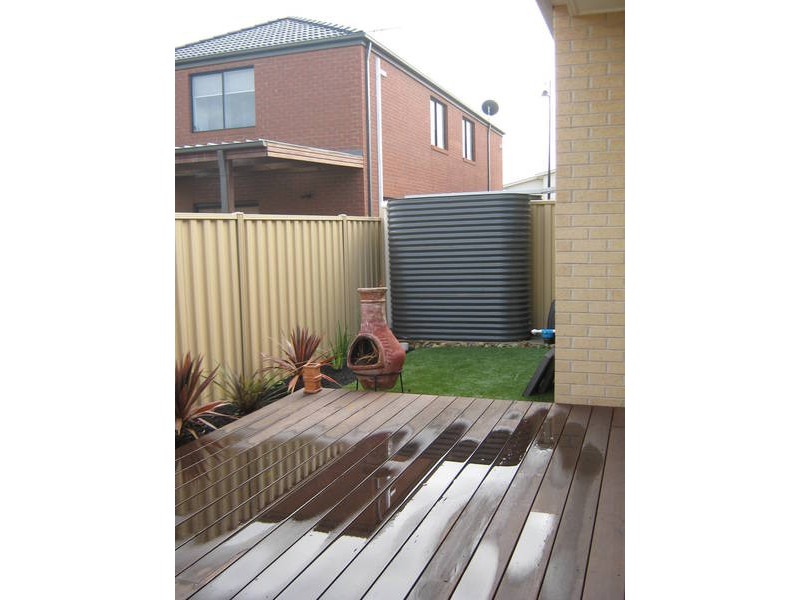 10/12 Unit 8 Kooyong Way, Caroline Springs VIC 3023