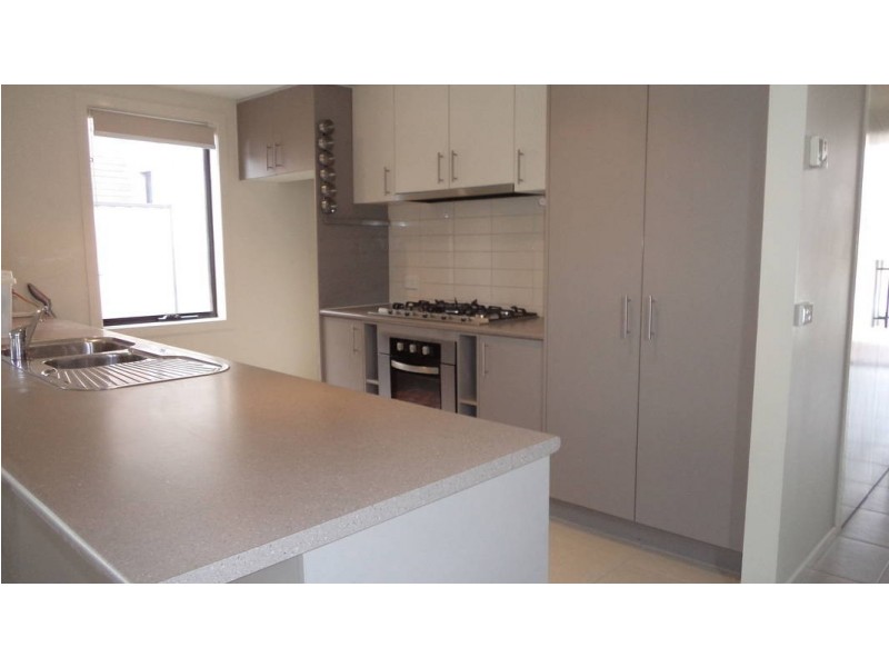 40C The Avenue, Caroline Springs VIC 3023