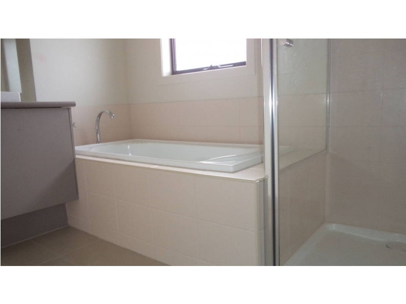 40C The Avenue, Caroline Springs VIC 3023