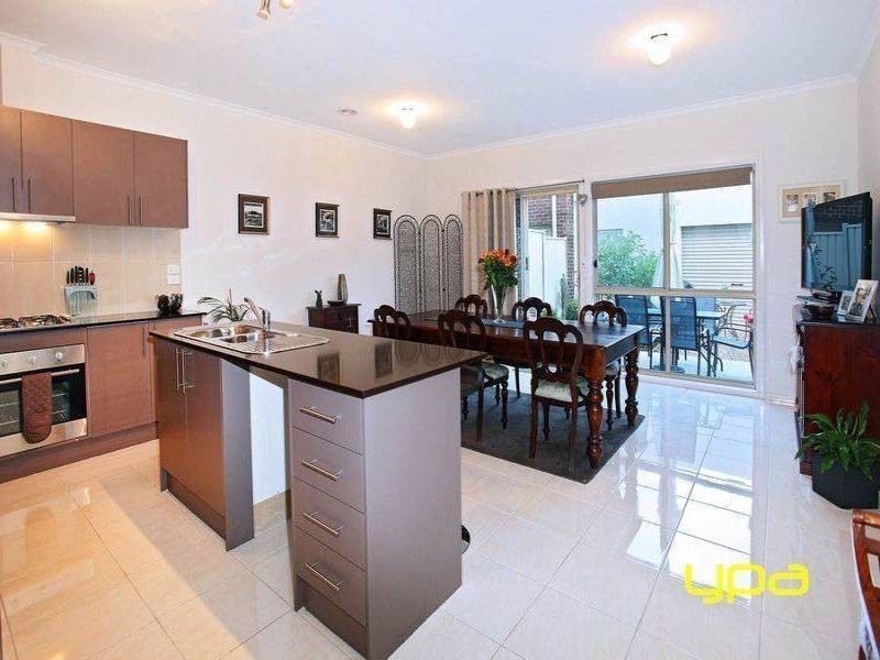 3 The Entrance, Caroline Springs VIC 3023