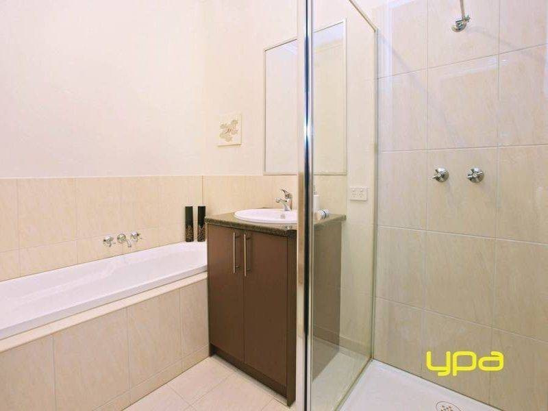 3 The Entrance, Caroline Springs VIC 3023