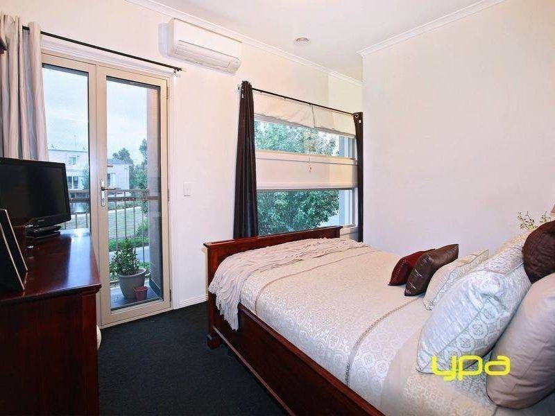 3 The Entrance, Caroline Springs VIC 3023