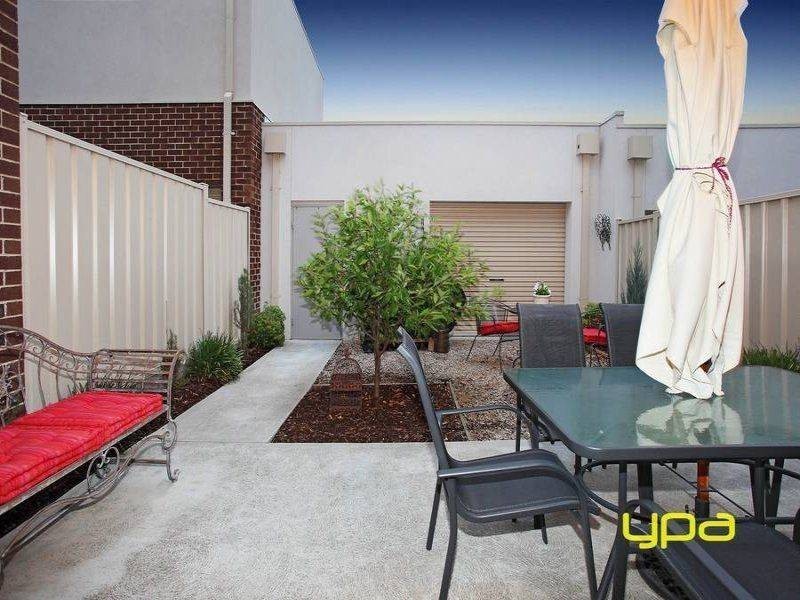 3 The Entrance, Caroline Springs VIC 3023