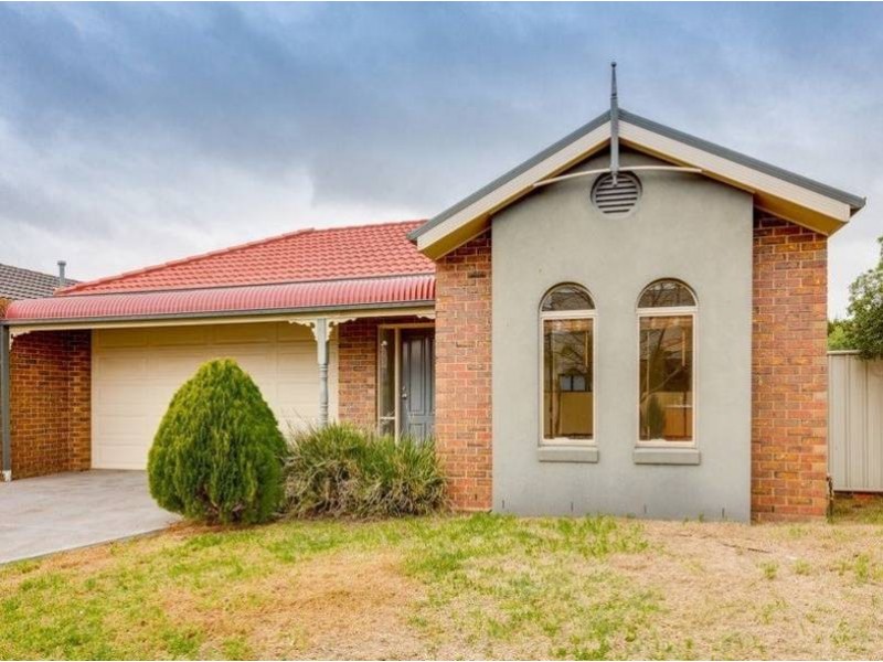 18 Reigate Street, Caroline Springs VIC 3023