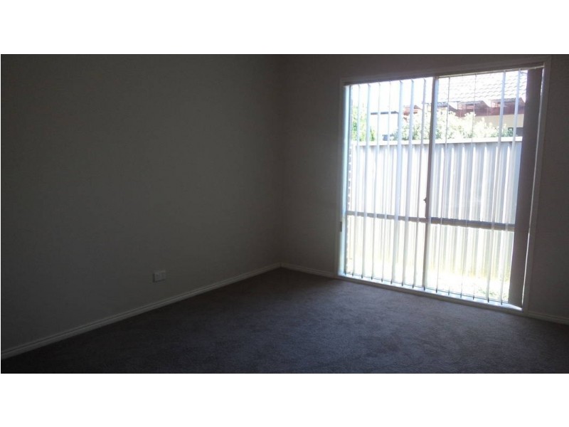 18 Reigate Street, Caroline Springs VIC 3023