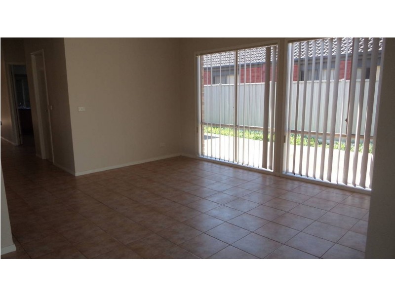 18 Reigate Street, Caroline Springs VIC 3023