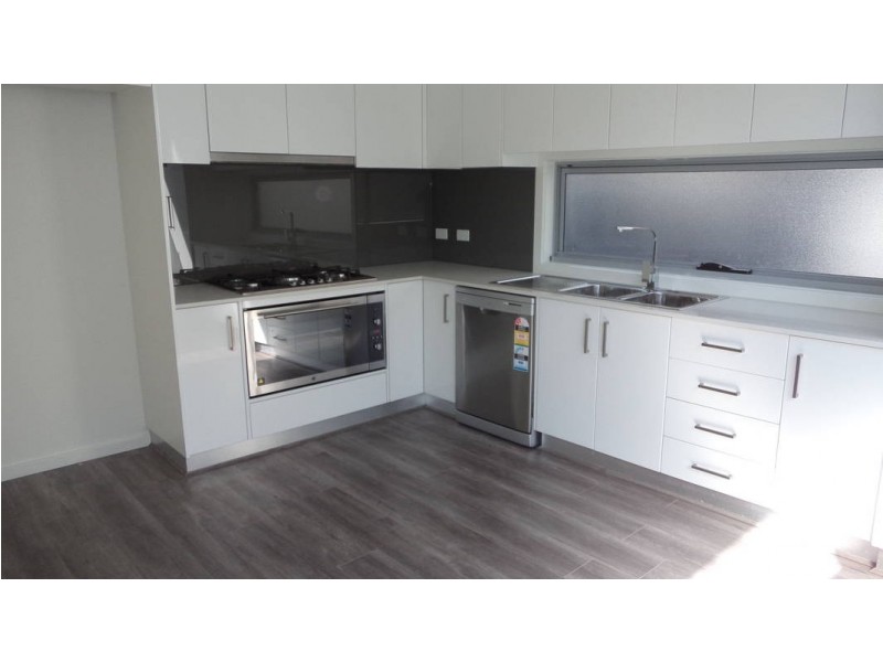 15/13 Greville Street, Caroline Springs VIC 3023