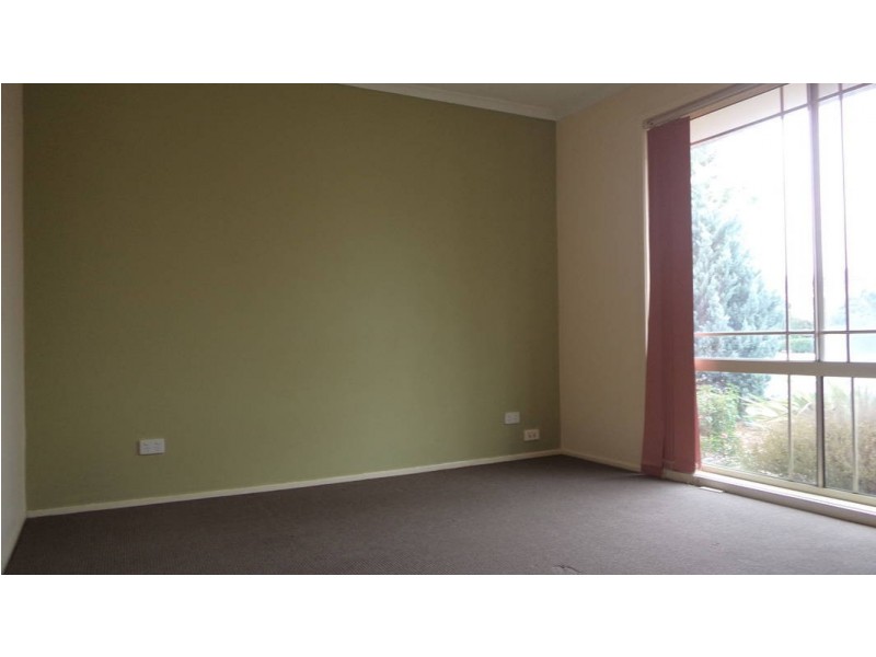28 O’Donnell Drive, Caroline Springs VIC 3023