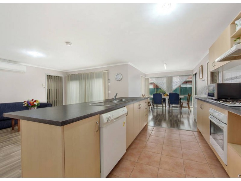 8  Fairweather Drive, Burnside VIC 3023