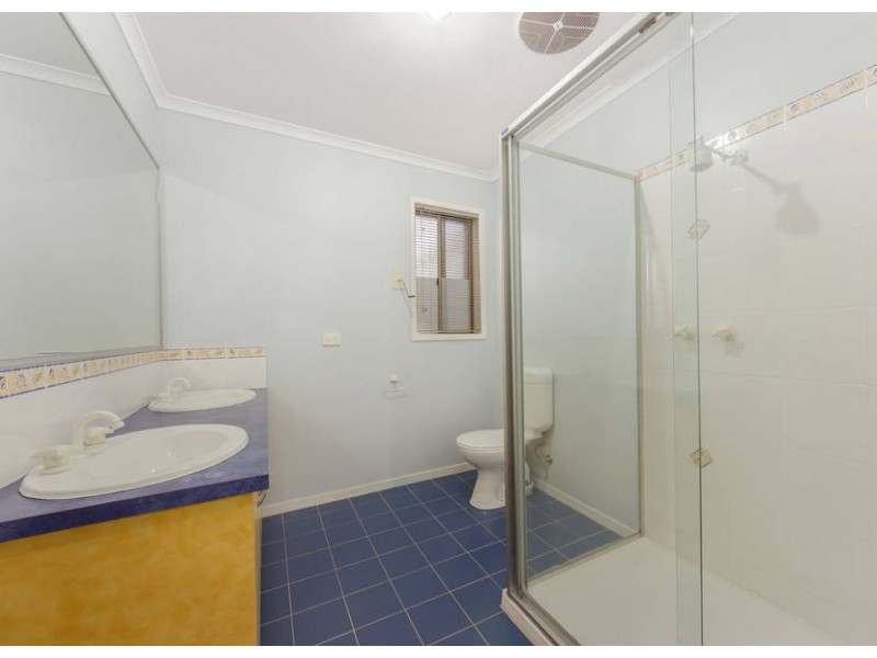 8  Fairweather Drive, Burnside VIC 3023