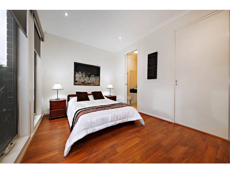 23 Glenmaggie Chase, Caroline Springs VIC 3023