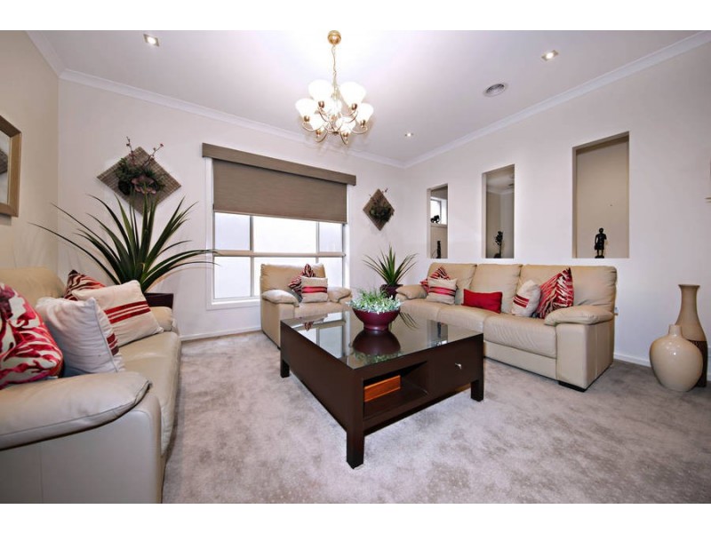23 Glenmaggie Chase, Caroline Springs VIC 3023
