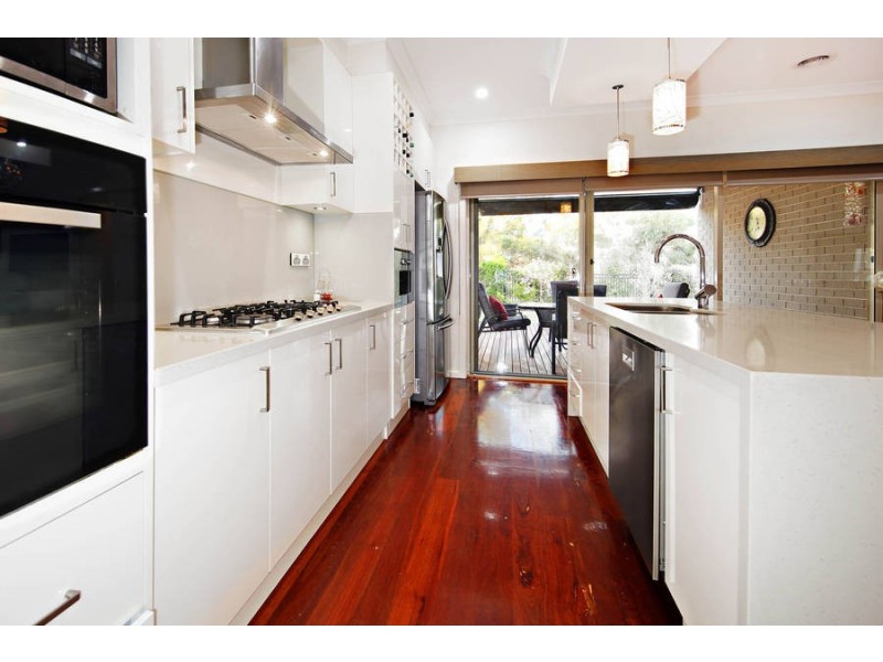 23 Glenmaggie Chase, Caroline Springs VIC 3023