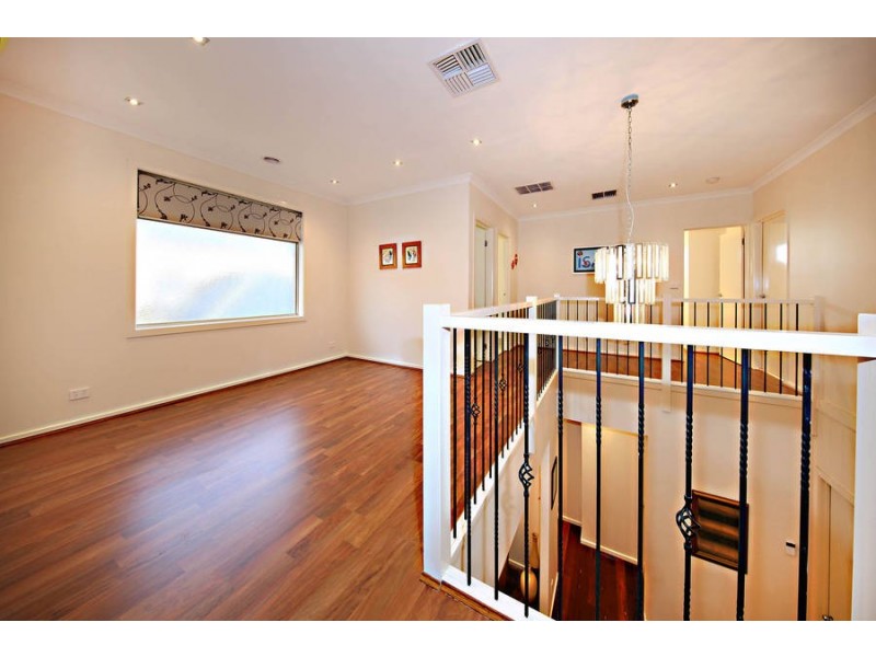23 Glenmaggie Chase, Caroline Springs VIC 3023