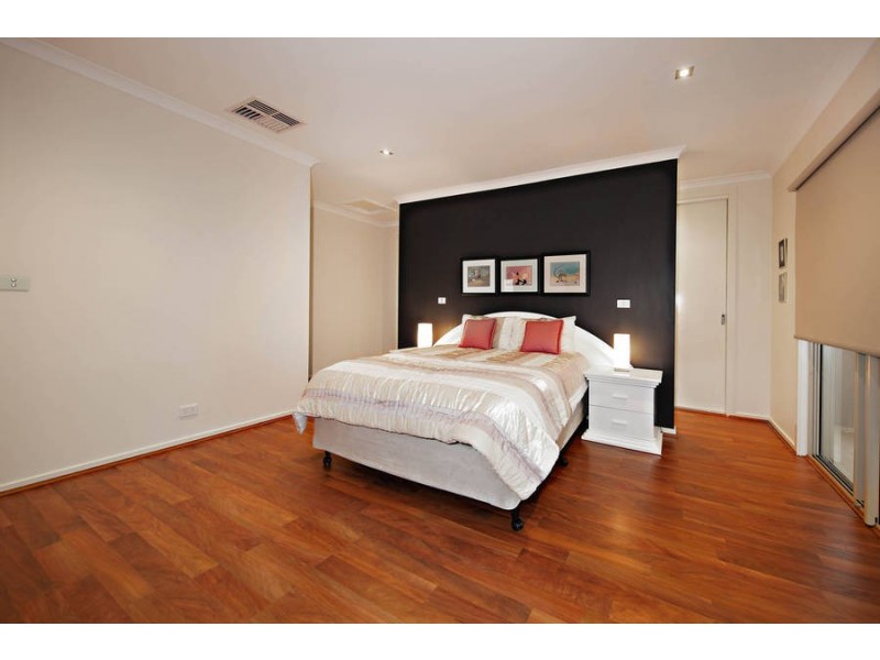 23 Glenmaggie Chase, Caroline Springs VIC 3023