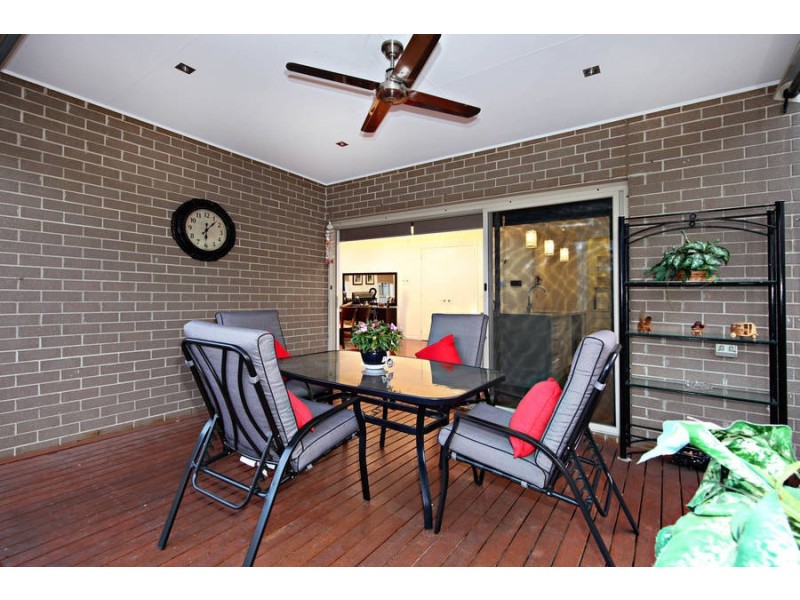 23 Glenmaggie Chase, Caroline Springs VIC 3023