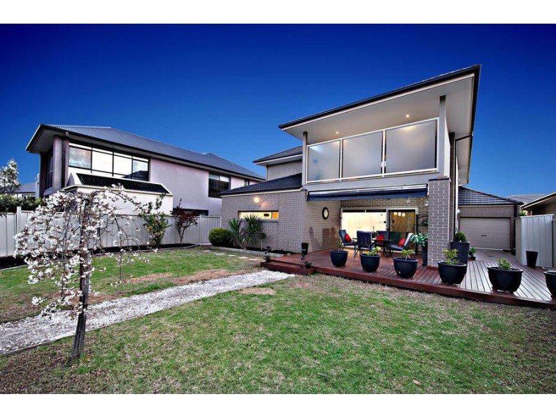 23 Glenmaggie Chase, Caroline Springs VIC 3023