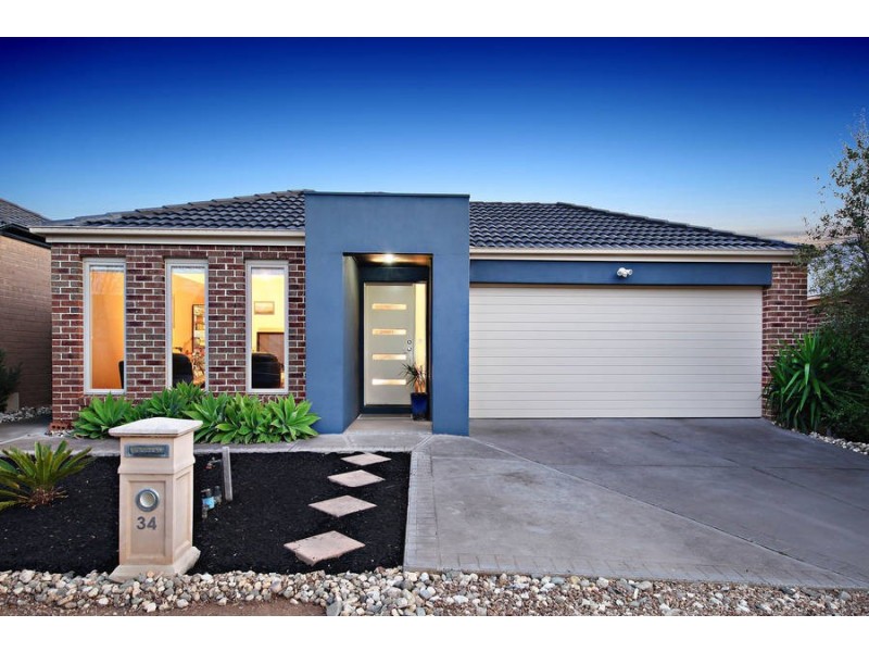 34 Dahlia Drive, Caroline Springs VIC 3023