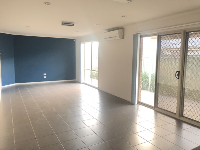 34 Dahlia Drive, Caroline Springs VIC 3023