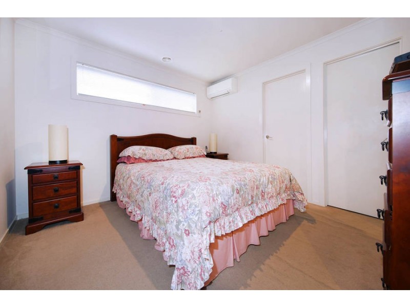 34 Dahlia Drive, Caroline Springs VIC 3023