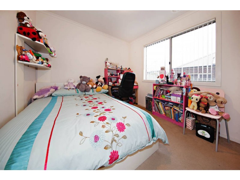 34 Dahlia Drive, Caroline Springs VIC 3023