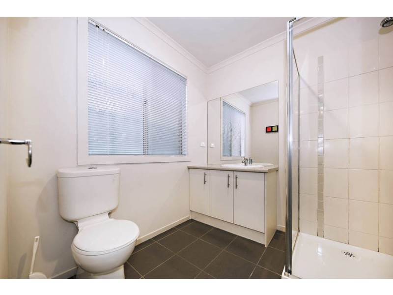 34 Dahlia Drive, Caroline Springs VIC 3023