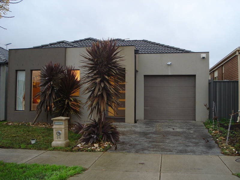 25 Streeton Avenue, Caroline Springs VIC 3023