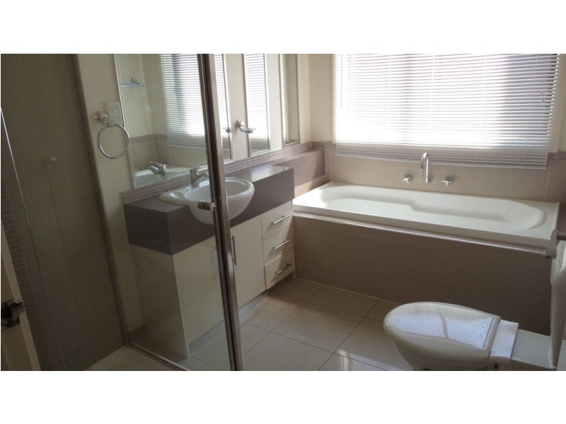 25 Streeton Avenue, Caroline Springs VIC 3023