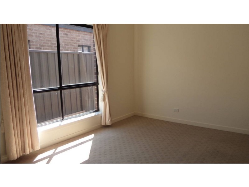 25 Streeton Avenue, Caroline Springs VIC 3023