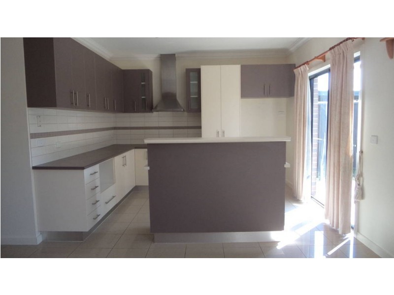 25 Streeton Avenue, Caroline Springs VIC 3023