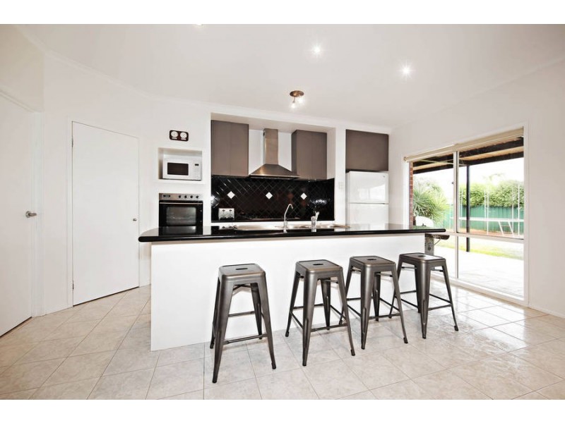 10 Mockridge Avenue, Burnside VIC 3023