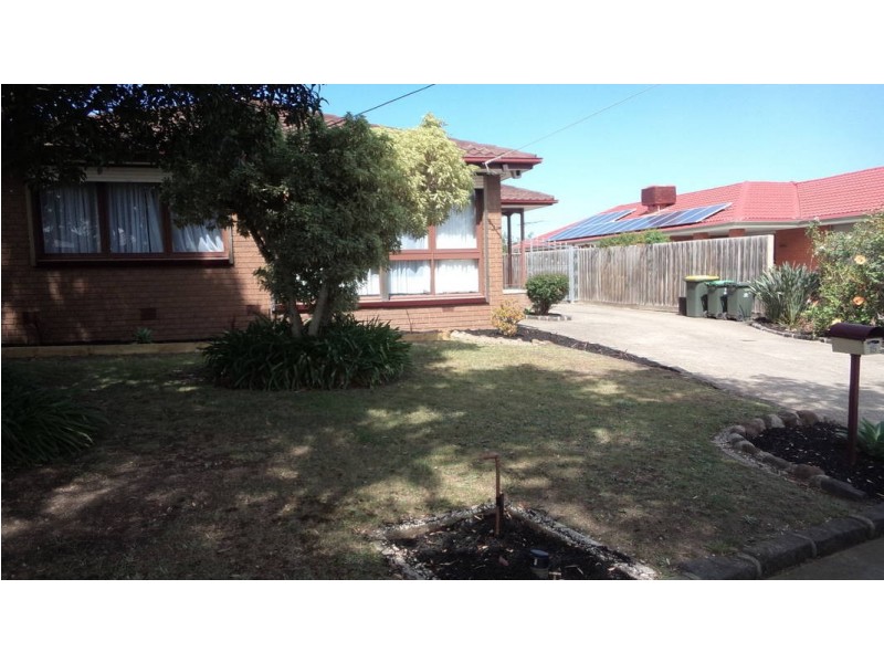 15 Harefield Crescent, Kealba VIC 3021