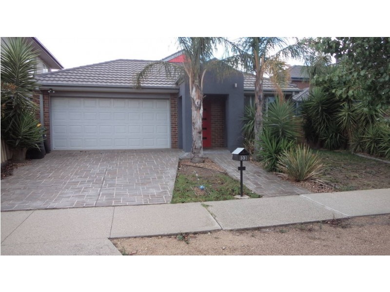 33 The Avenue, Caroline Springs VIC 3023