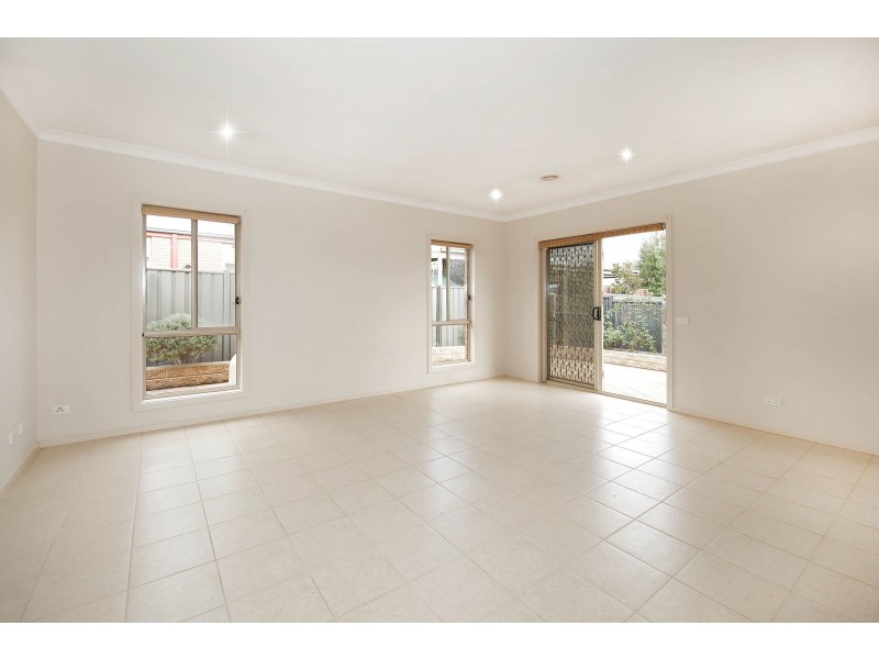 23 Dobell Crescent, Caroline Springs VIC 3023