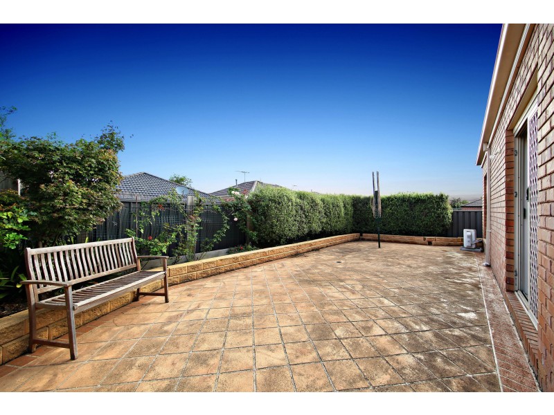23 Dobell Crescent, Caroline Springs VIC 3023