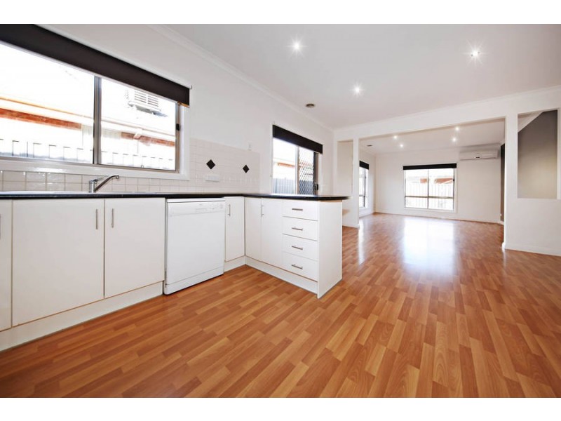 29 Heyson Parkway, Caroline Springs VIC 3023