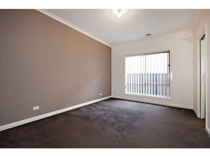 29 Heyson Parkway, Caroline Springs VIC 3023