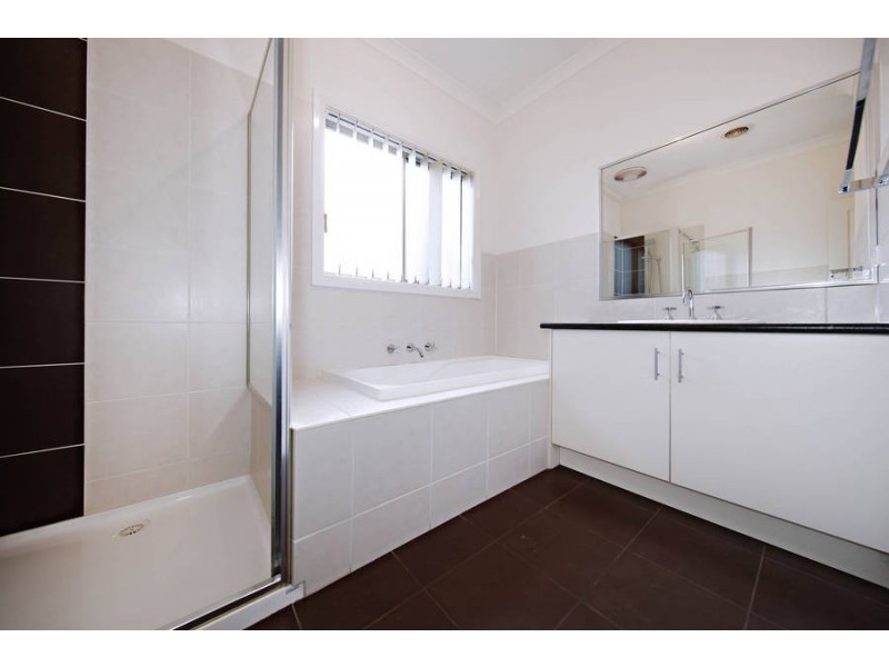 29 Heyson Parkway, Caroline Springs VIC 3023