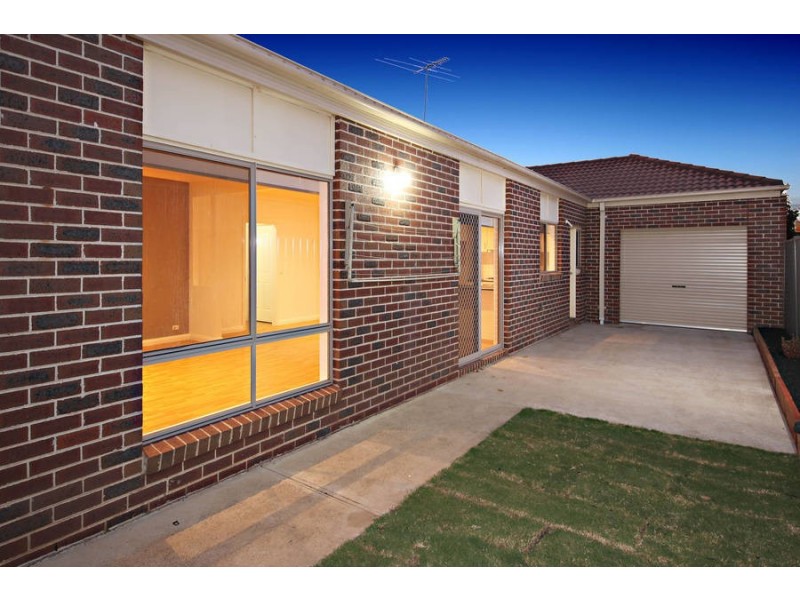 29 Heyson Parkway, Caroline Springs VIC 3023