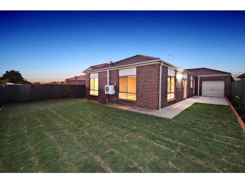 29 Heyson Parkway, Caroline Springs VIC 3023