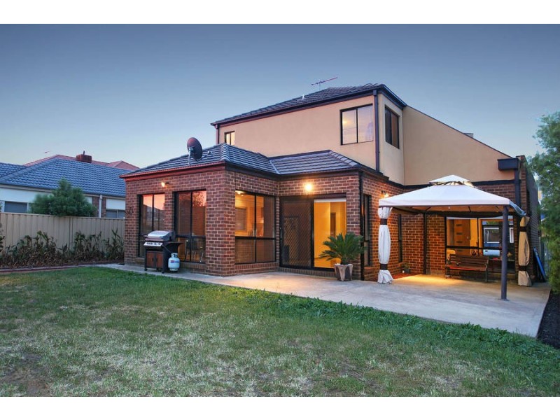 28 Studley Parkway, Caroline Springs VIC 3023