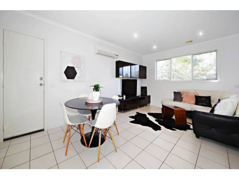 6 Strathvea Lane, Caroline Springs VIC 3023