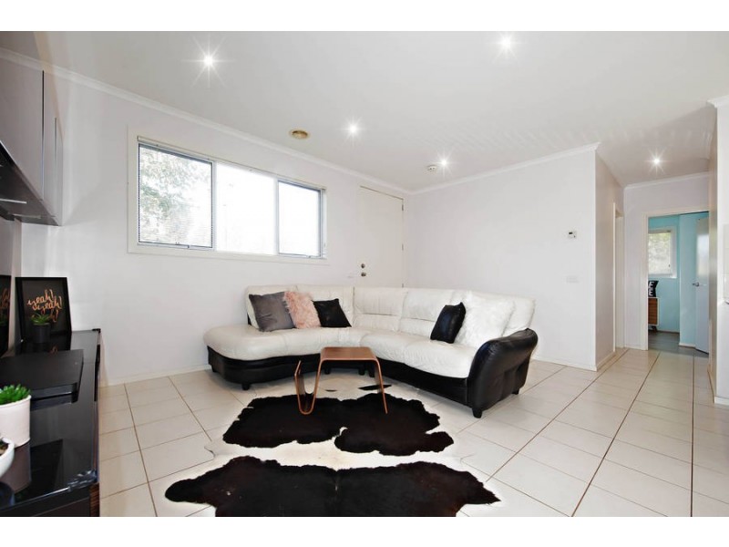 6 Strathvea Lane, Caroline Springs VIC 3023