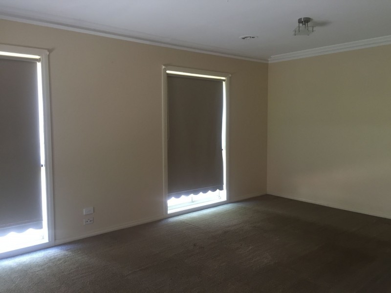 16 Milburn Circuit, Caroline Springs VIC 3023