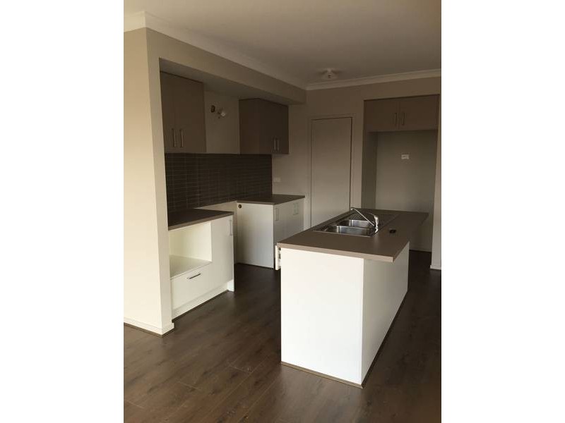 13 Forrester Grove, Plumpton VIC 3335