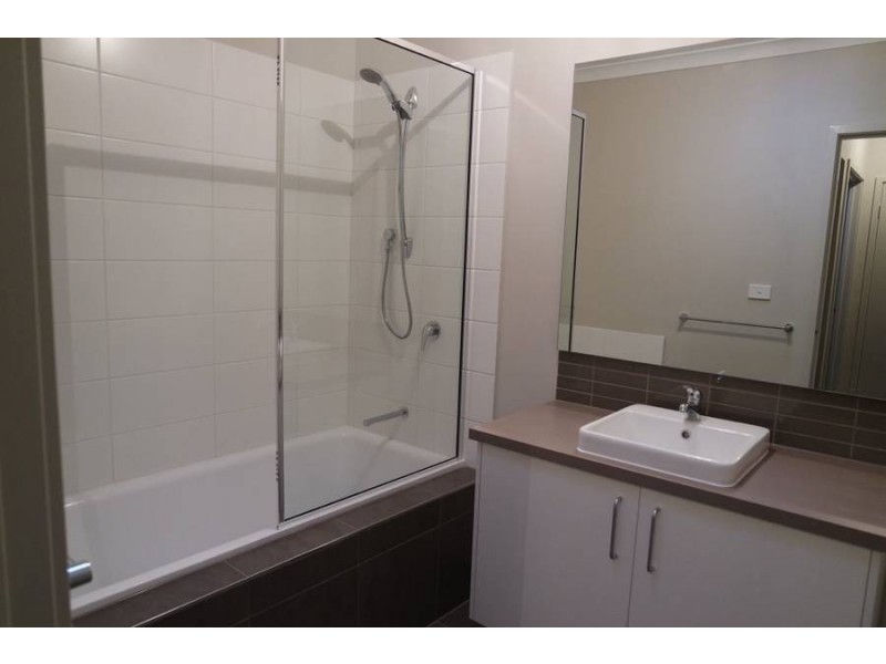 13 Forrester Grove, Plumpton VIC 3335