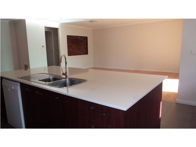 15 Hemsley Drive, Deer Park VIC 3023